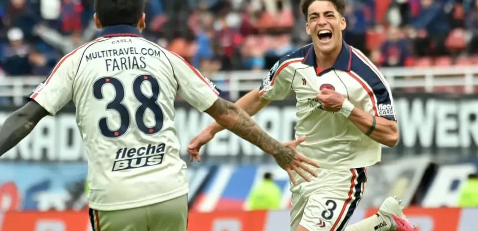Joueurs de San Lorenzo célébrant un but