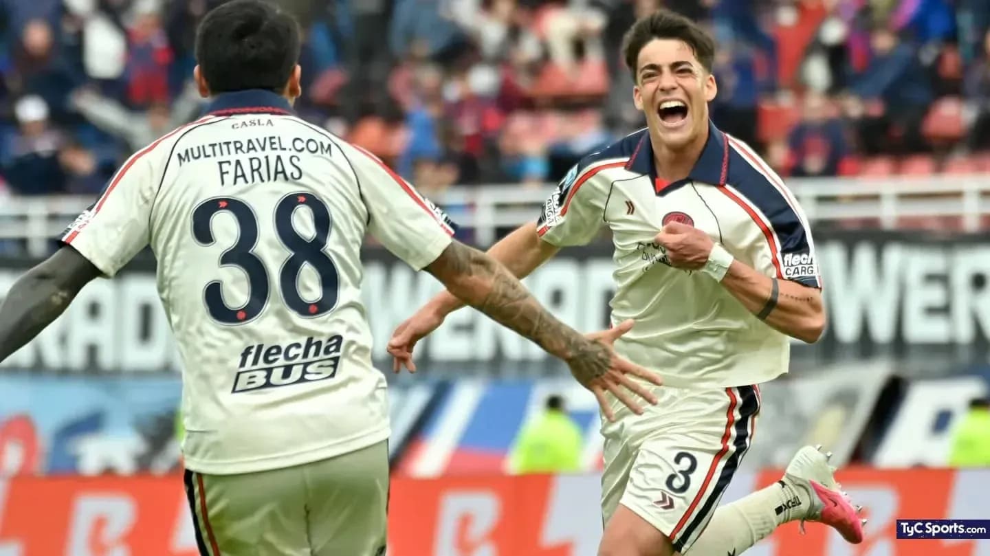 Joueurs de San Lorenzo célébrant un but