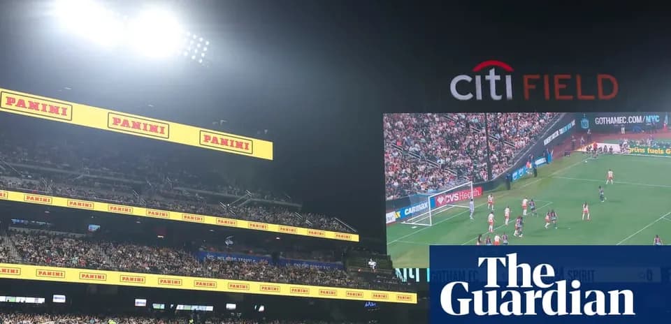 Match en cours à Citi Field avec un écran géant