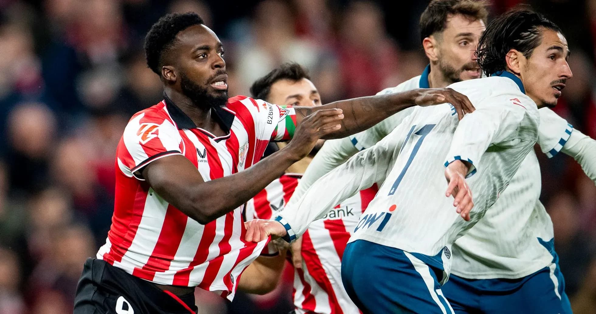 Joueurs en action lors d'un match de football