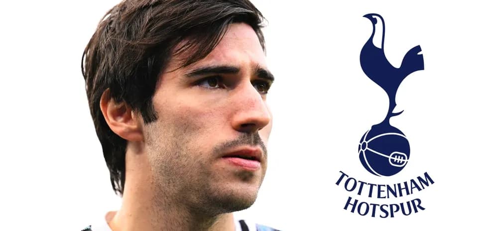 Joueur de Tottenham Hotspur avec le logo du club