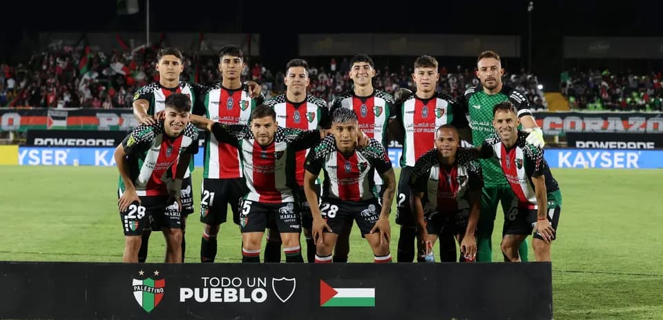 Équipe de Palestino avant le match