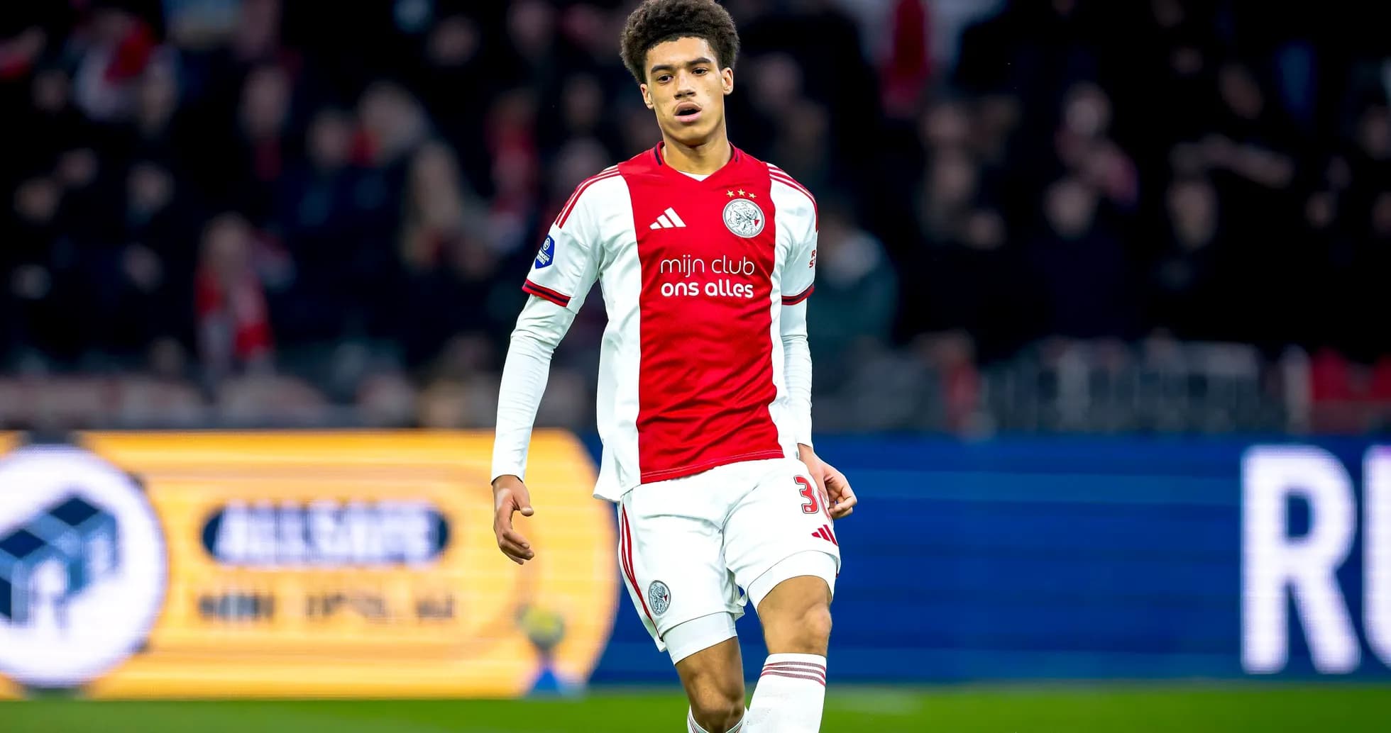 Joueur d'Ajax en action sur le terrain