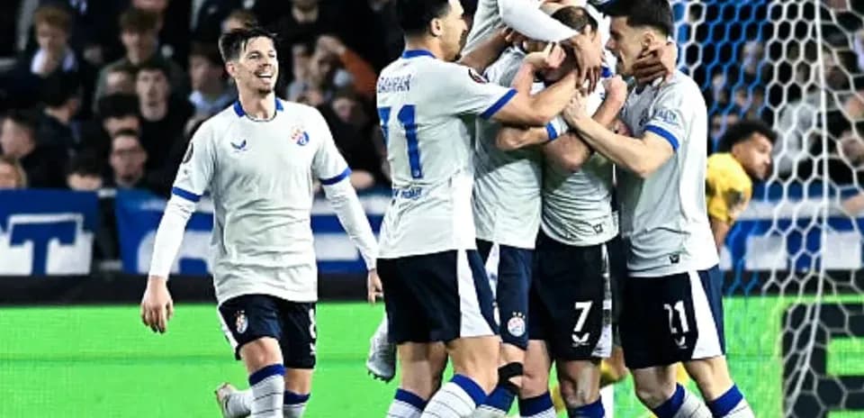 Joueurs de Dinamo Zagreb célèbrent un but