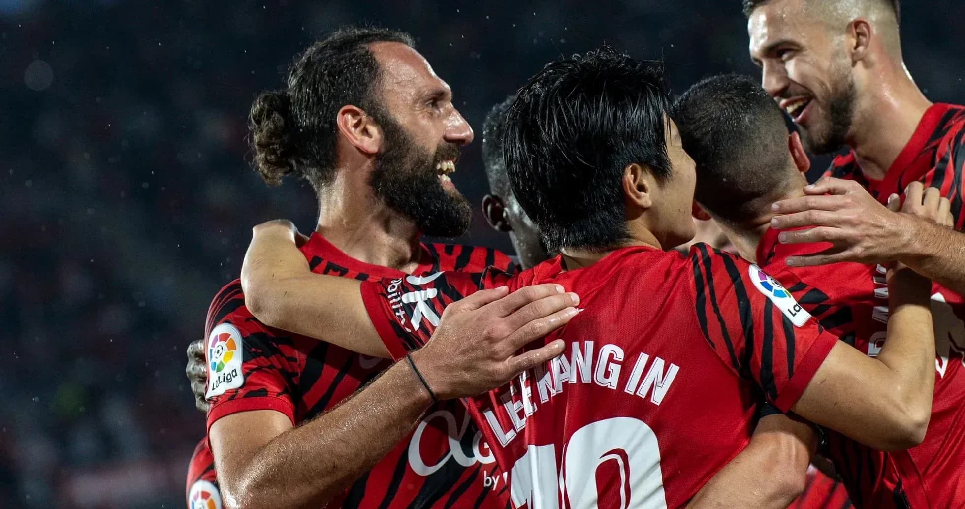 Joueurs de Mallorca célébrant un but