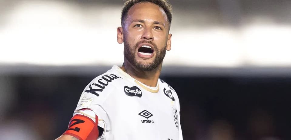 Joueur célébrant avec le brassard de capitaine
