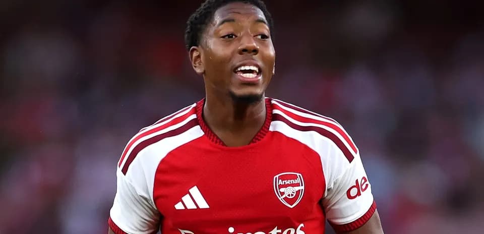 Joueur d'Arsenal en action sur le terrain