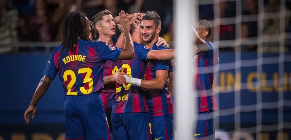 Joueurs du FC Barcelone célèbrent un but