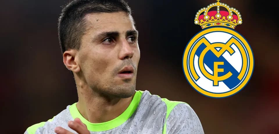 Joueur de football avec le logo du Real Madrid
