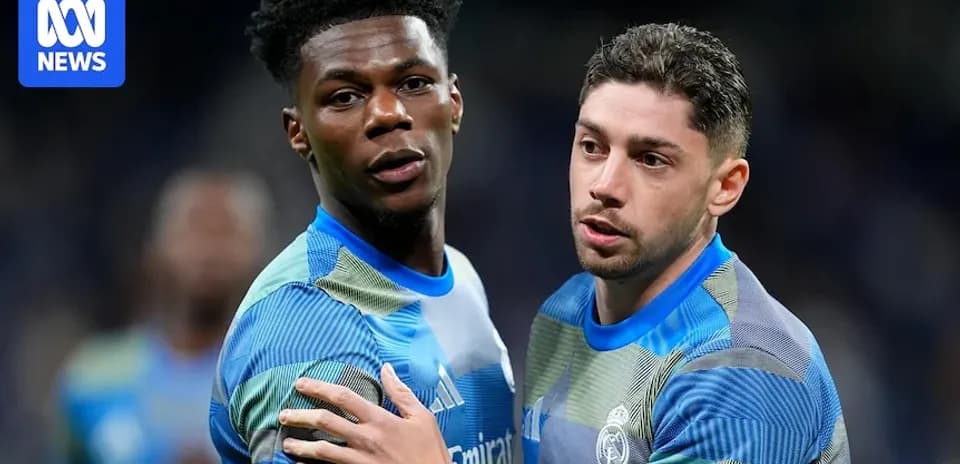 Joueurs du Real Madrid en discussion sur le terrain