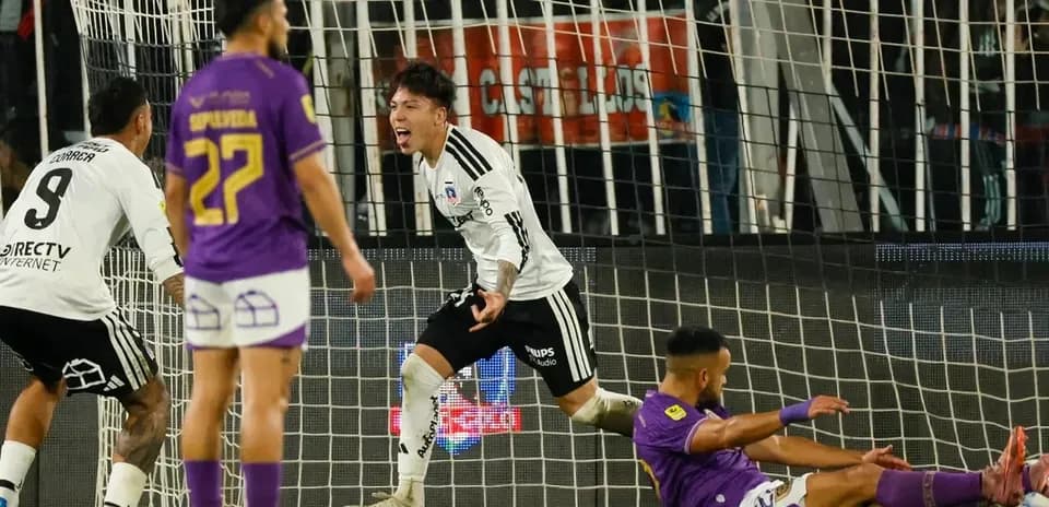 Joueur de Colo Colo célèbre un but