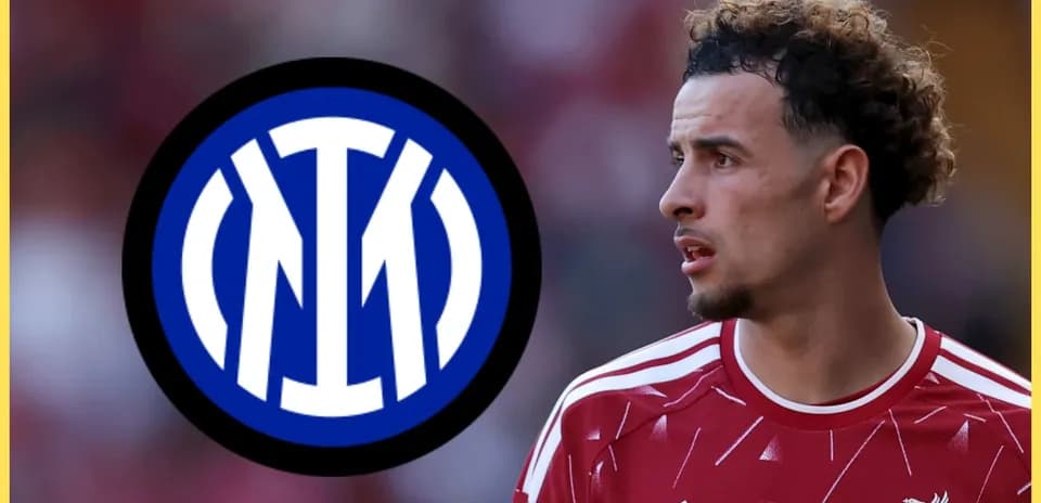 Joueur de Liverpool avec logo de l'Inter Milan
