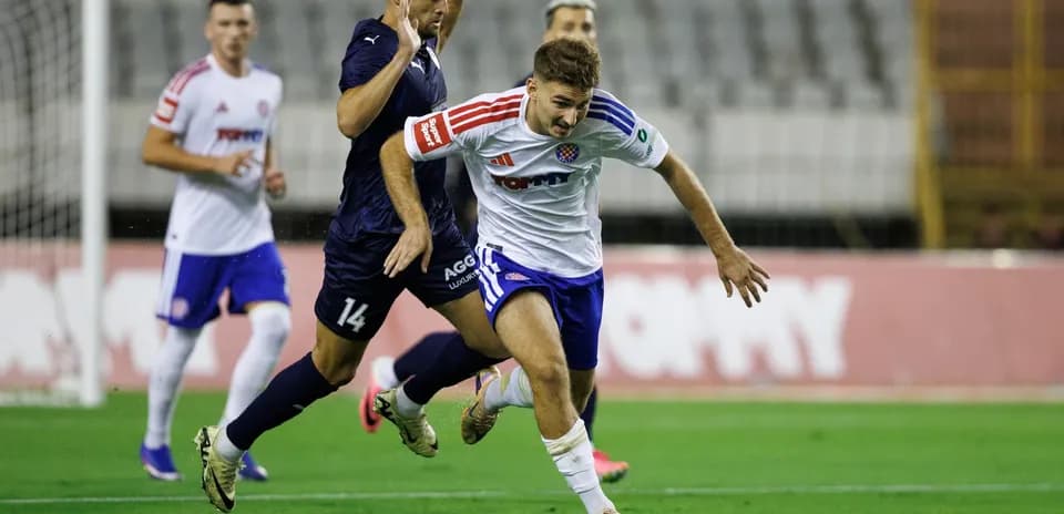 Joueur en action lors du match Pafos-HNK Hajduk