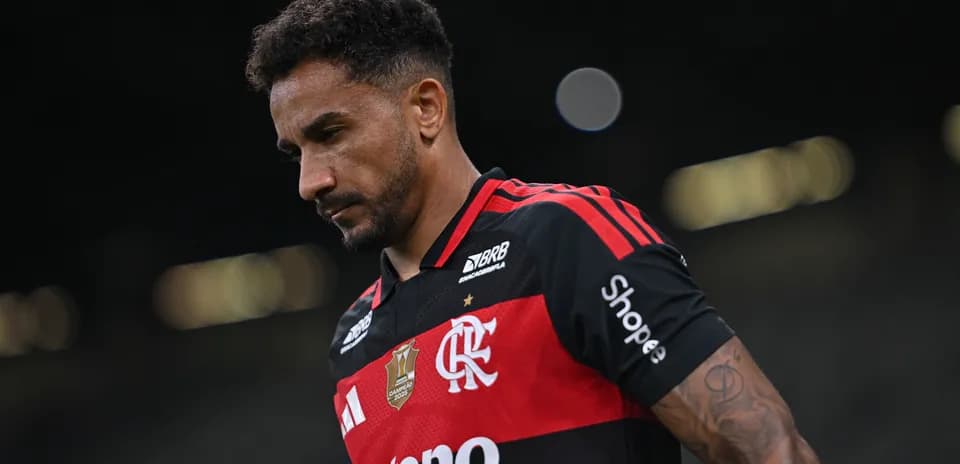 Joueur de Flamengo marchant sur le terrain