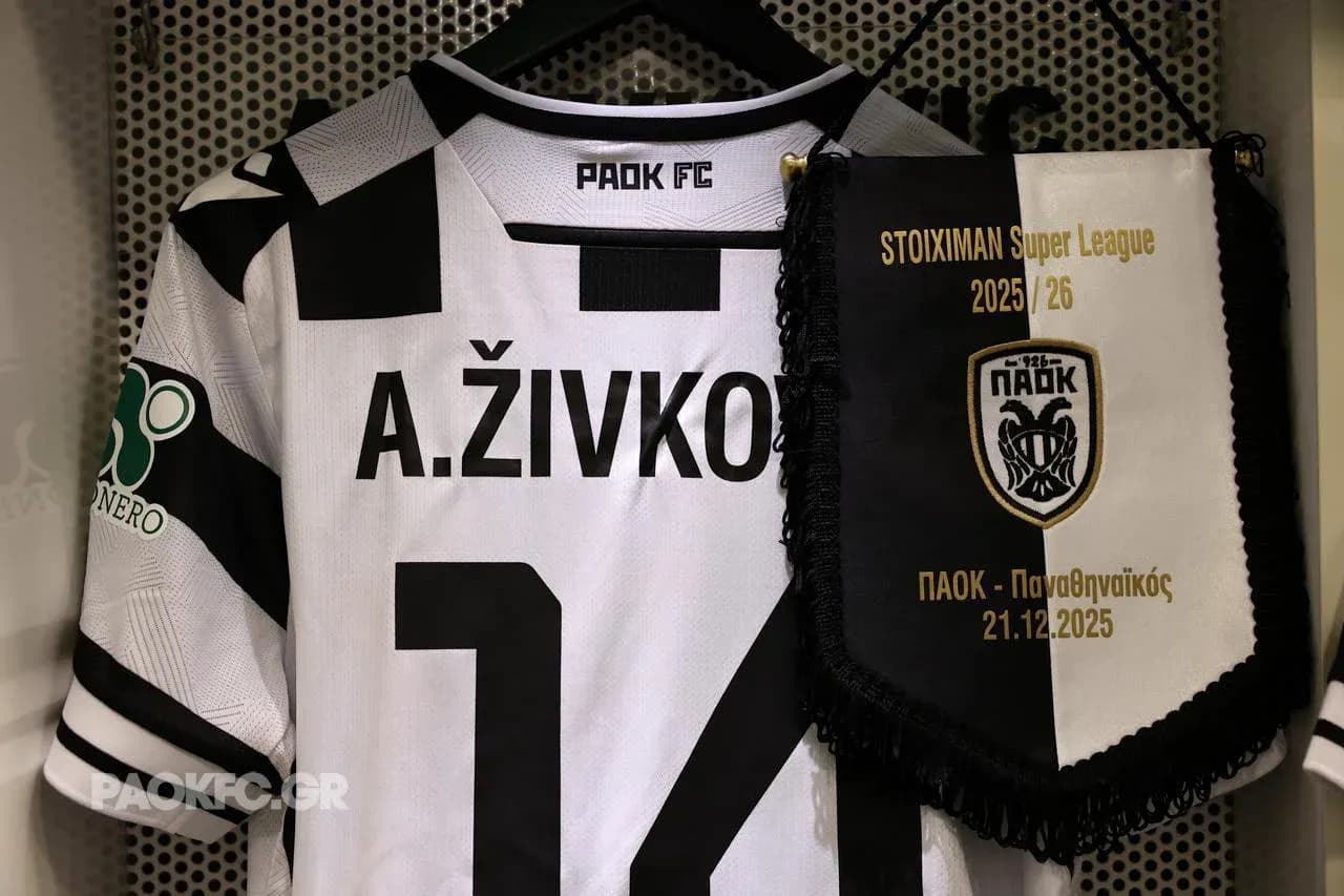 Maillot de PAOK avec écharpe pour le match