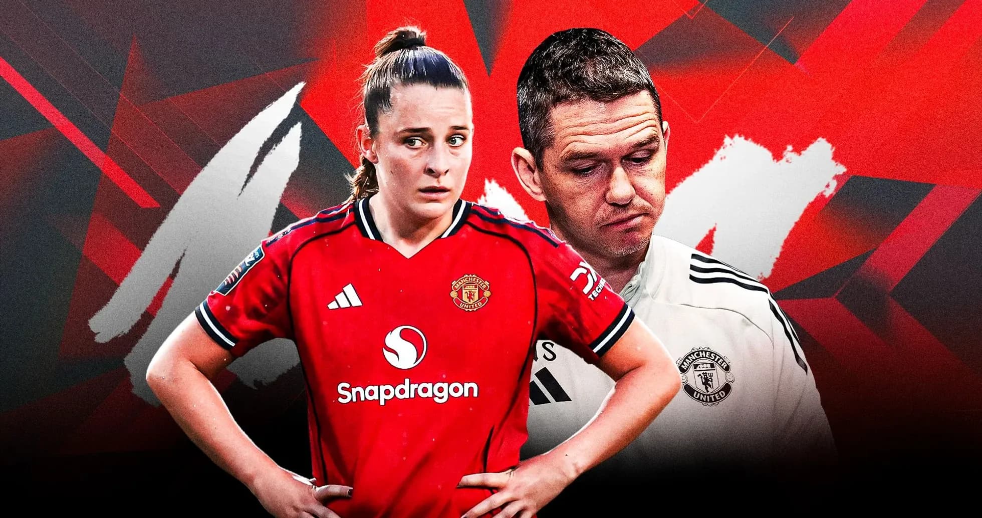 Joueuse de Manchester United avec entraîneur en arrière-plan