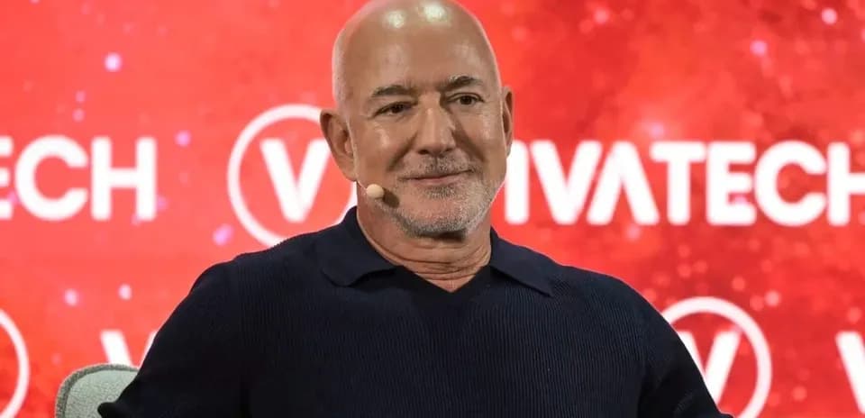 Homme souriant lors de l'événement Vivatech