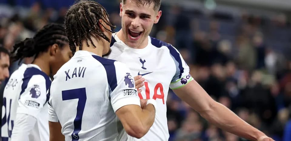 Joueurs de Tottenham célébrant un but