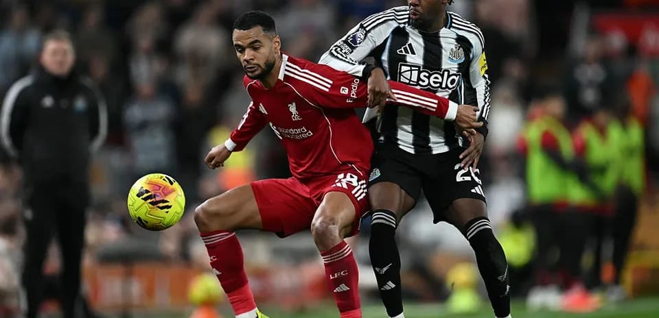 Joueurs de Liverpool et Newcastle en compétition