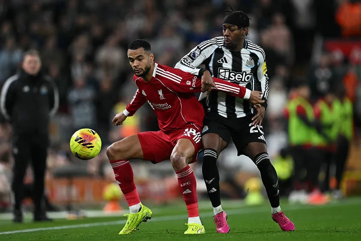 Joueurs de Liverpool et Newcastle en compétition