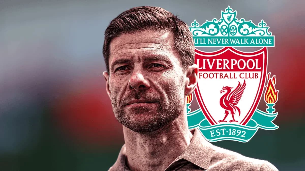 Homme devant le logo de Liverpool FC