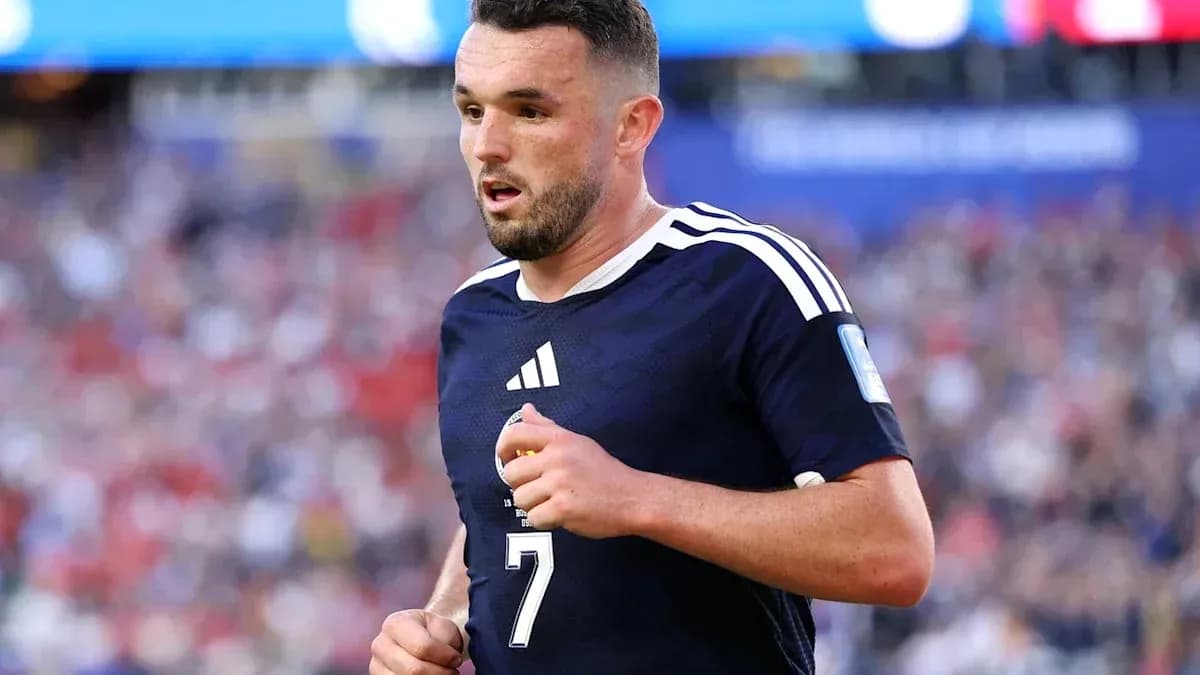 Joueur courant sur le terrain pendant un match