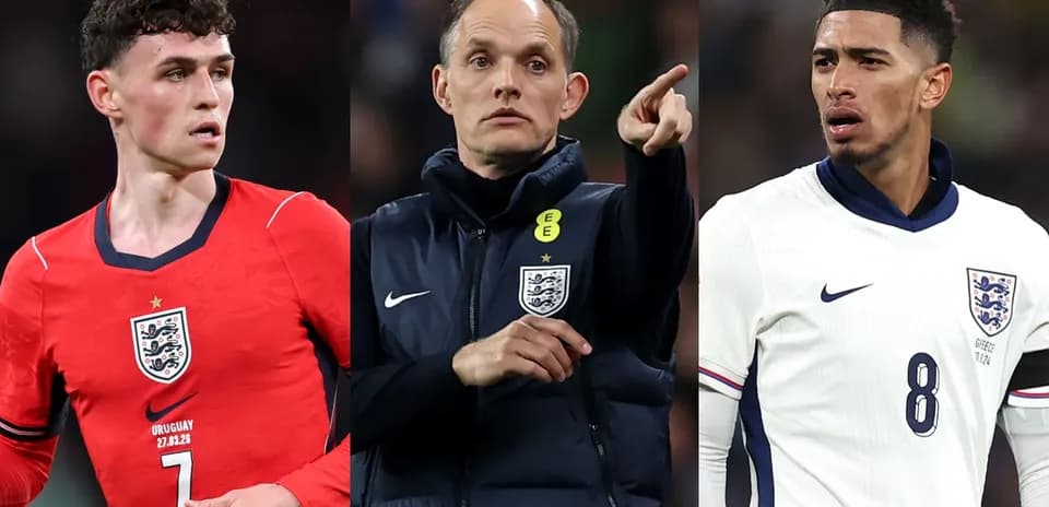Trois joueurs anglais pendant un match de football