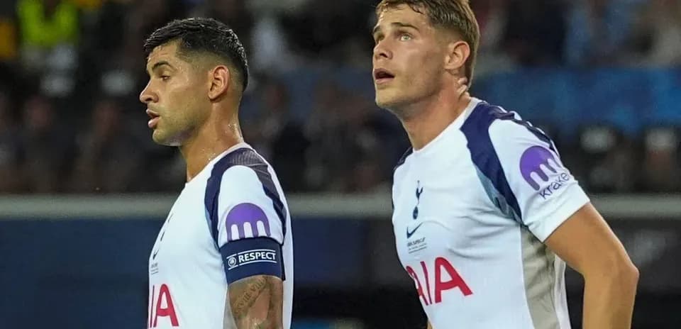 Deux joueurs de Tottenham en action sur le terrain