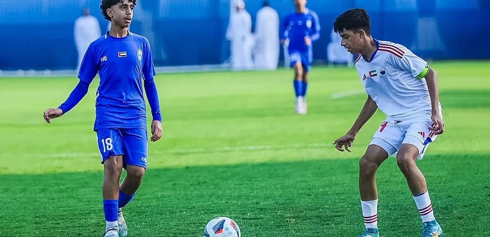 Joueurs d'Al Jazira et Al Nasr en match