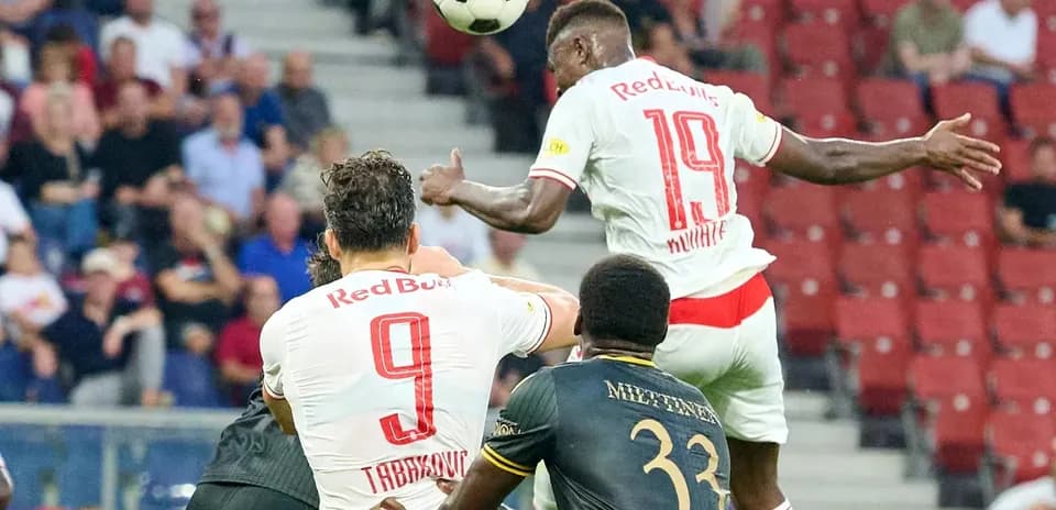 Joueurs de Red Bull Salzburg en action