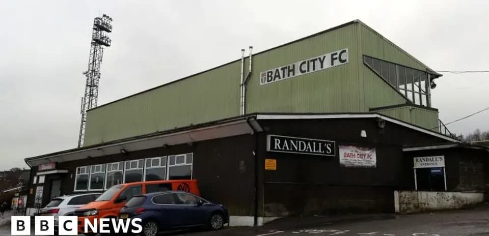 Stade de Bath City FC avec le bâtiment Randall's
