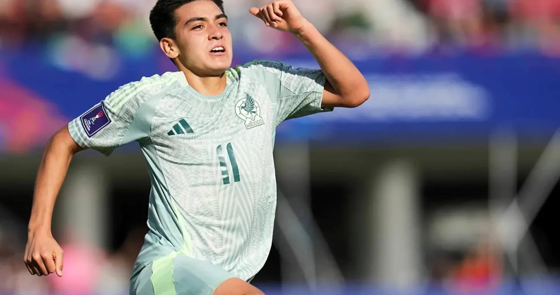 Joueur mexicain célébrant un but