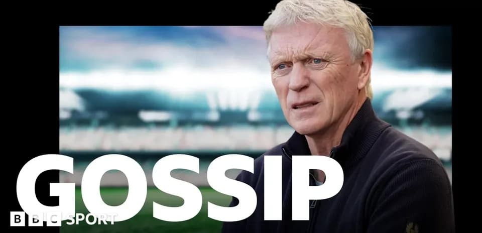Entraîneur pensif devant un stade de football