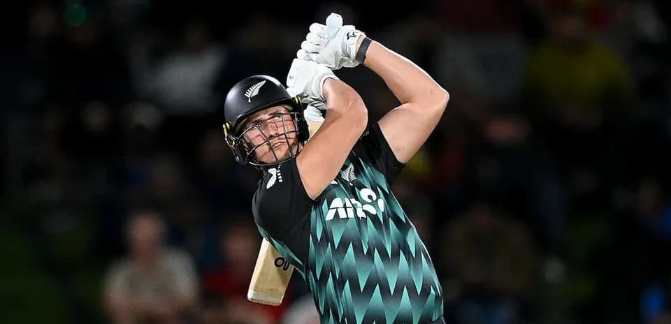 Joueur de cricket frappant la balle au bâton