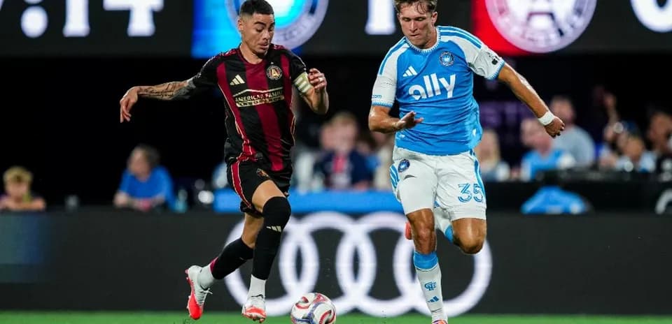 Deux joueurs en compétition pendant le match