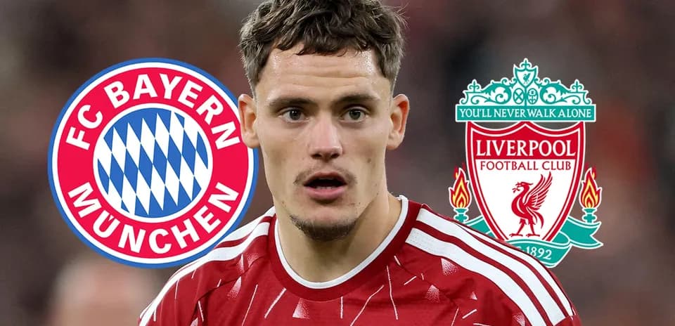 Joueur de Liverpool avec logos de Bayern et Liverpool