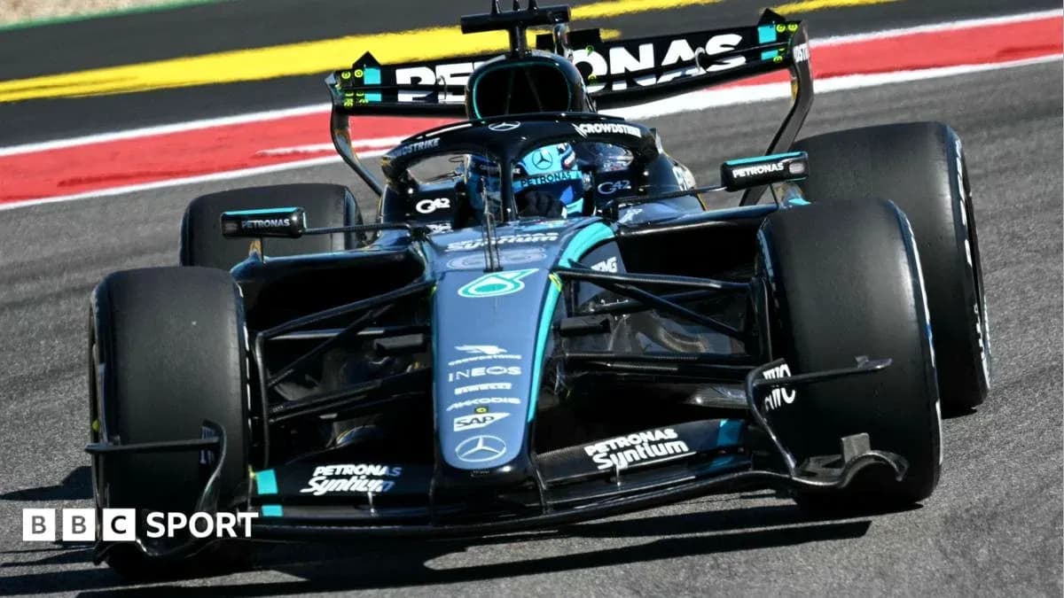 Voiture de Formule 1 Mercedes en pleine course