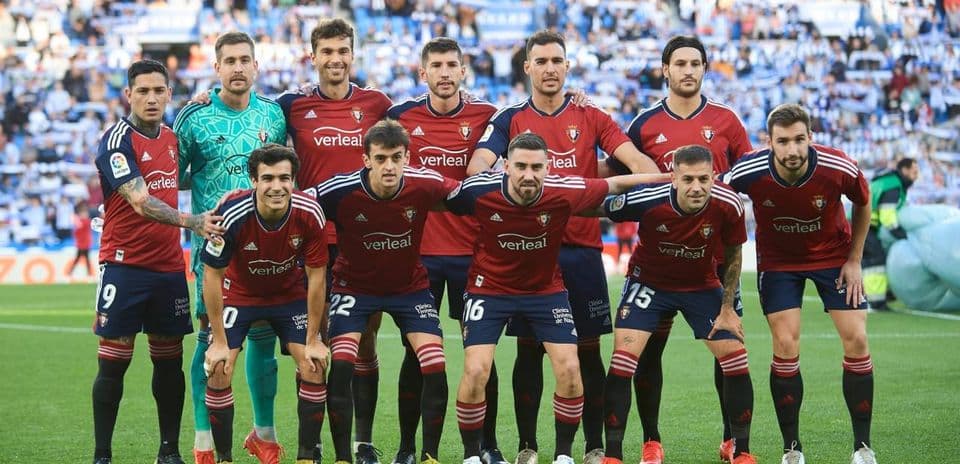 Équipe d'Osasuna en formation avant le match