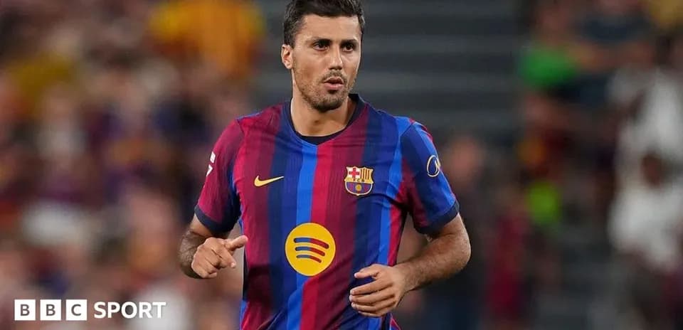 Joueur de Barcelone courant sur le terrain