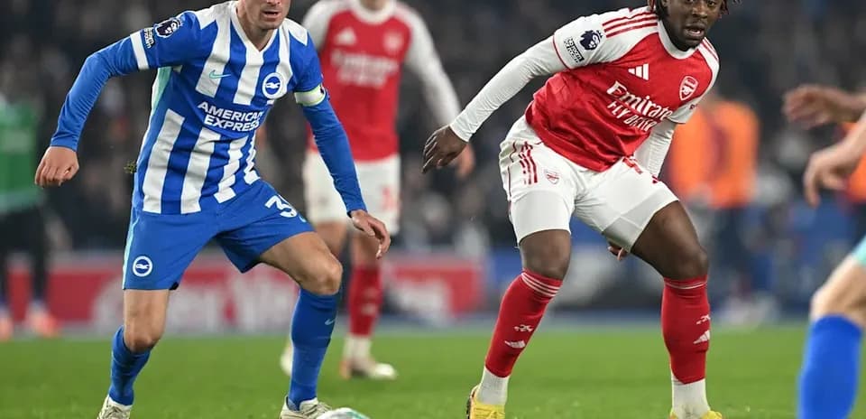 Joueurs de Brighton et Arsenal en action sur le terrain
