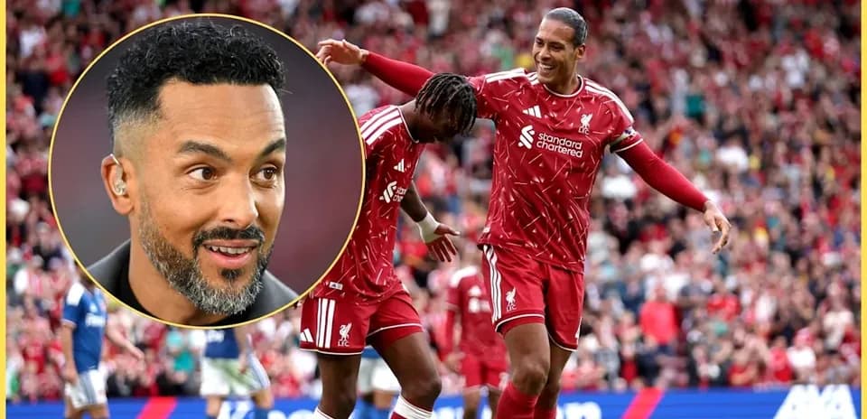 Joueurs de Liverpool célébrant un but au stade