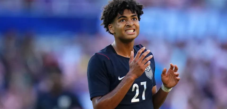 Joueur américain avec le numéro 27 sur le terrain