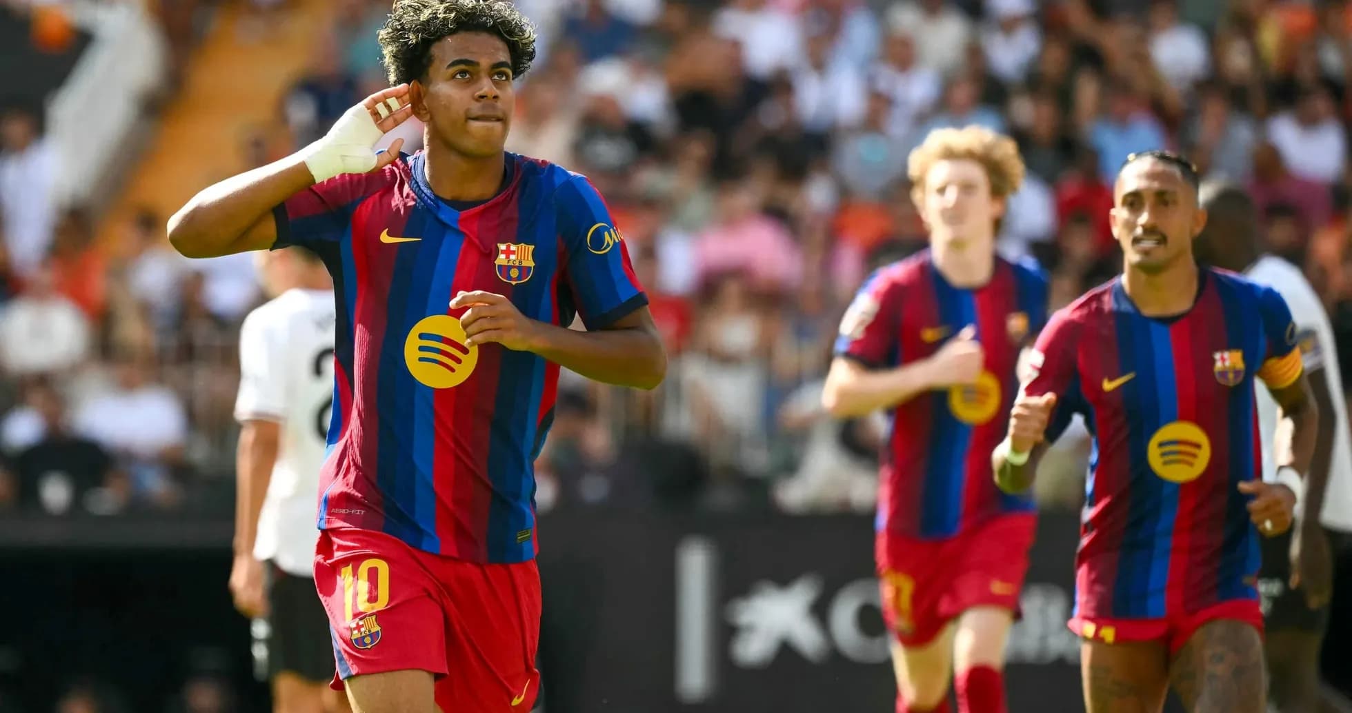 Joueur de Barcelone célébrant un but