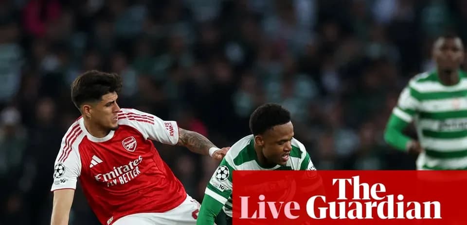 Joueur d'Arsenal affrontant un joueur de Celtic en match