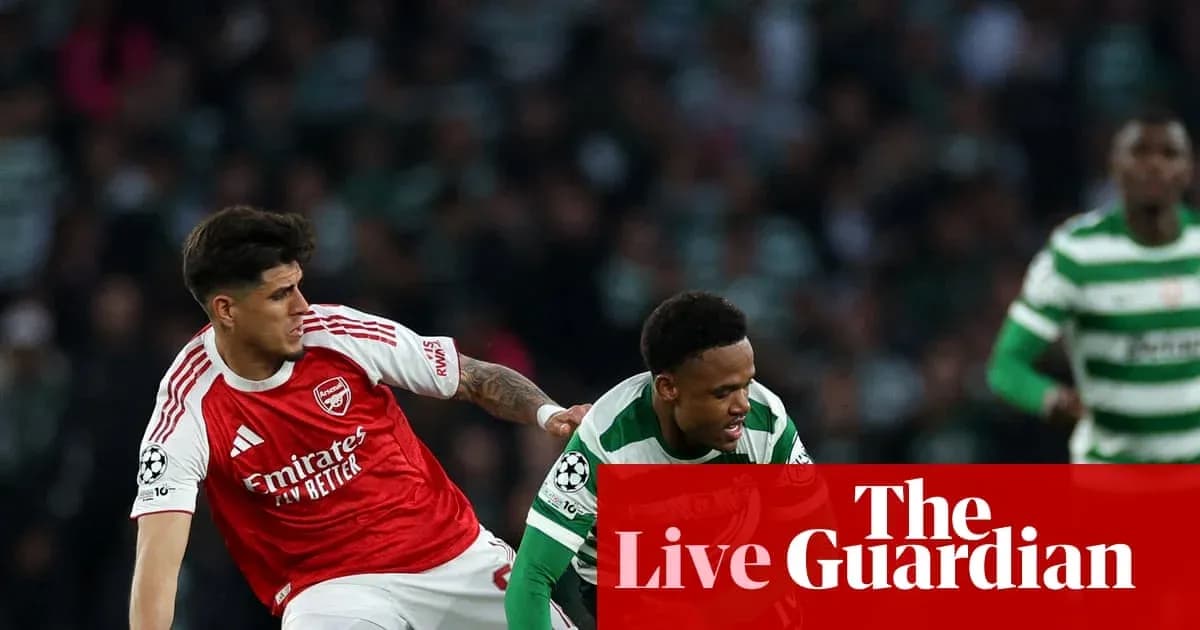 Joueur d'Arsenal affrontant un joueur de Celtic en match