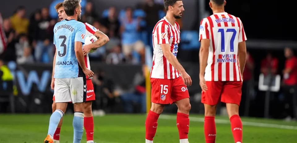 Joueurs d'Atletico Madrid et Celta Vigo en action