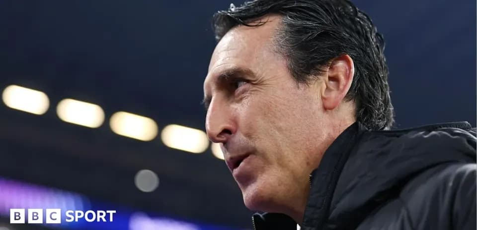 Entraîneur parlant avant le match sur le terrain