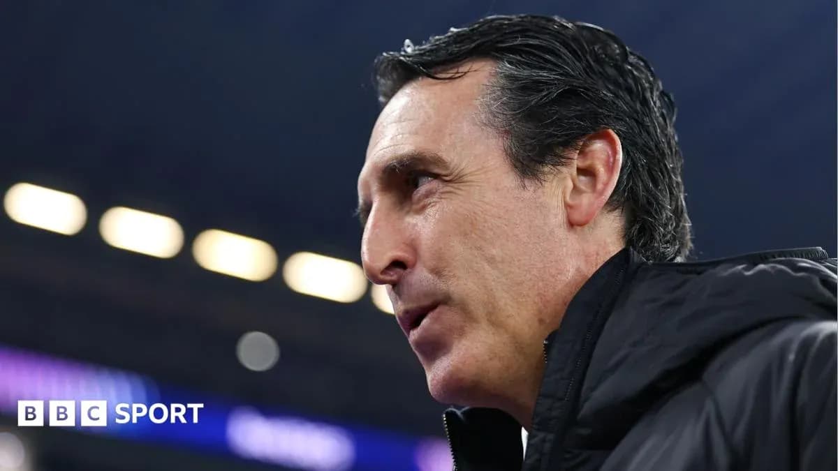 Entraîneur parlant avant le match sur le terrain