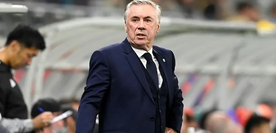 Entraîneur sur le banc pendant un match