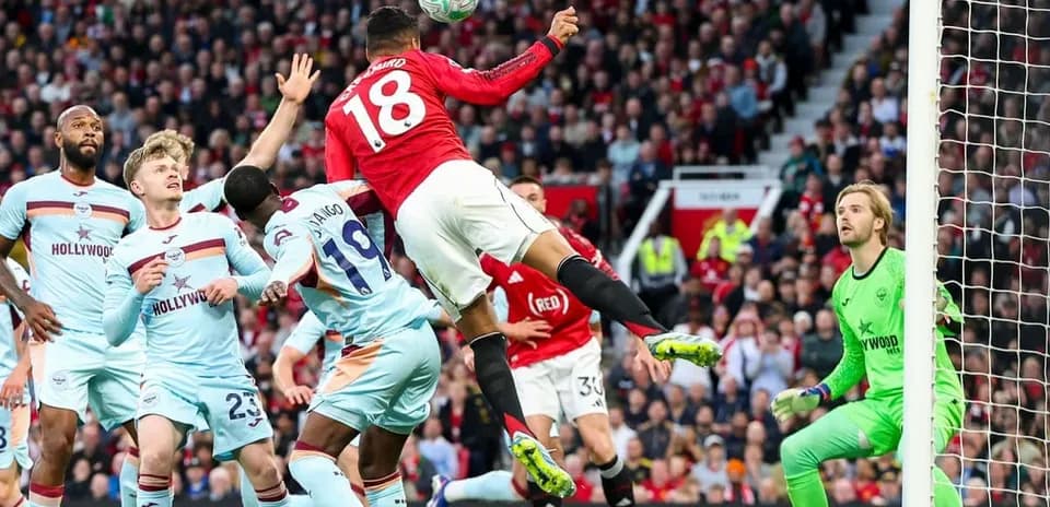 Un joueur de Manchester United marque un but